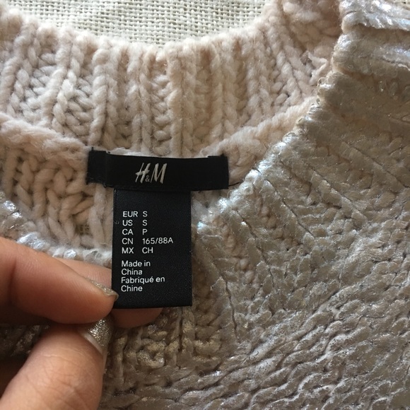 Pale pink plush sweater w/ Silver Metallic Coating - Picture 6 of 8